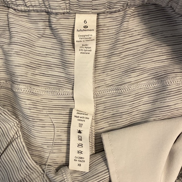 Lululemon Speed Up Crop Leggings 21", Gray & White, size 6 - Picture 7 of 9